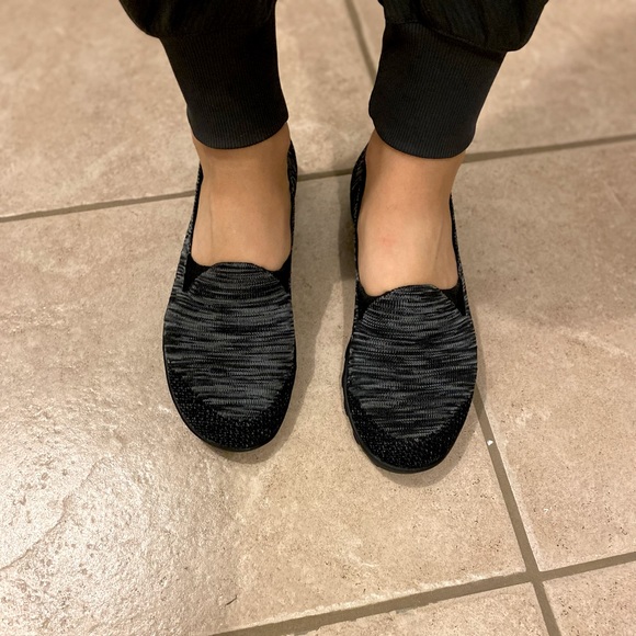 Sketchers memory foam slip on shoes size 7.5 women’s - Picture 3 of 5